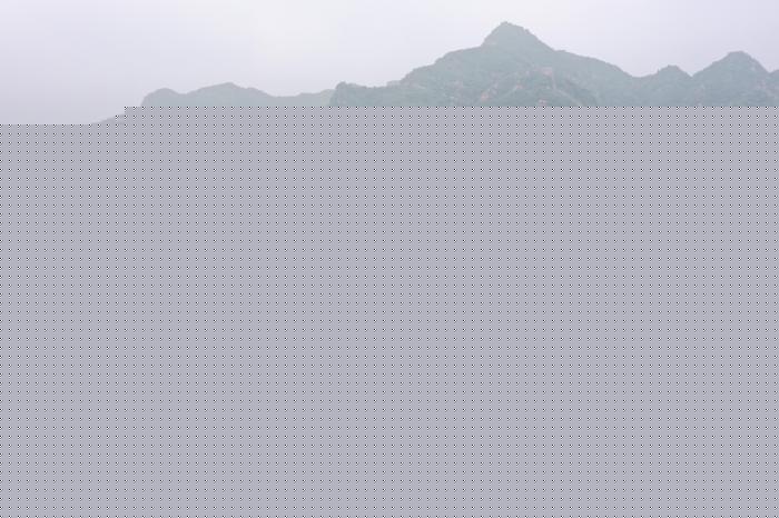 位于河北迁西境内的水下长城日前浮出水面。图为两艘快艇在水下长城穿梭而过。 白云水 摄 位于河北迁西境内的水下长城日前浮出水面。图为两艘快艇在水下长城穿梭而过。 白云水 摄