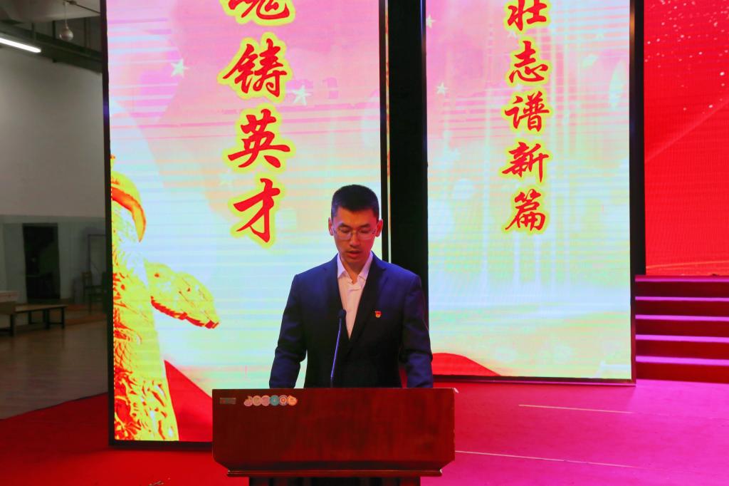 武装部副部长曹阳宣读军训要求及评比办法 武装部副部长曹阳宣读军训要求及评比办法