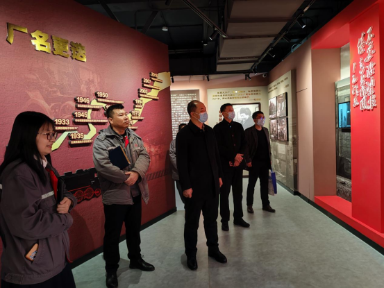 参观中车哈尔滨车辆有限公司厂史馆