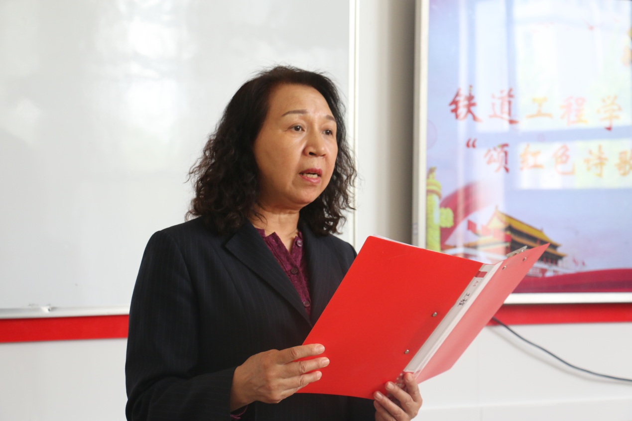 秦育洁老师朗诵《不忘初心 砥砺前行》