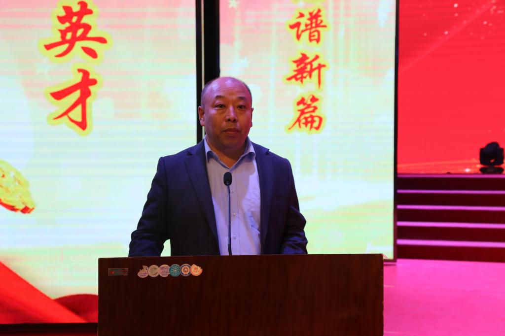 学生工作处处长马建华主持开营仪式 学生工作处处长马建华主持开营仪式