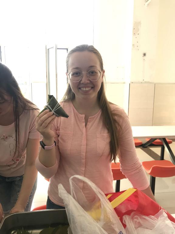 分享包粽子的喜悦