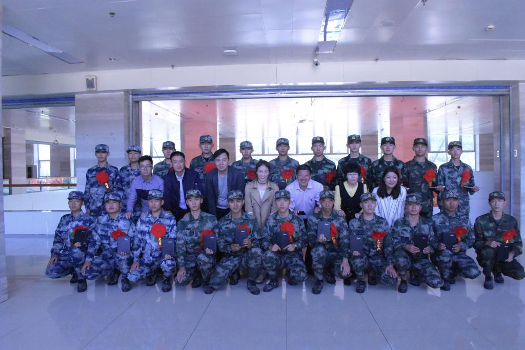 给新兵赠送笔记本