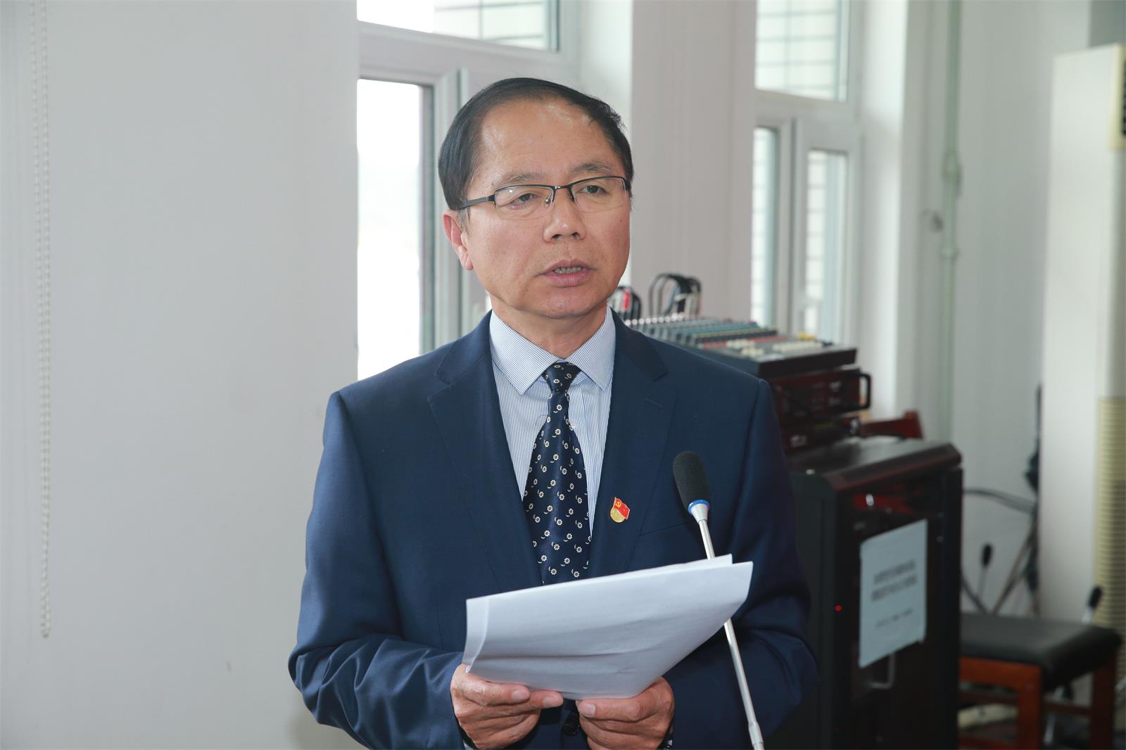 学院副院长王华作筹备工作情况报告