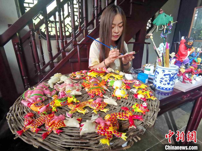 以运河文化为内涵的临清宛园，开展非遗入园活动。　赵晓 摄