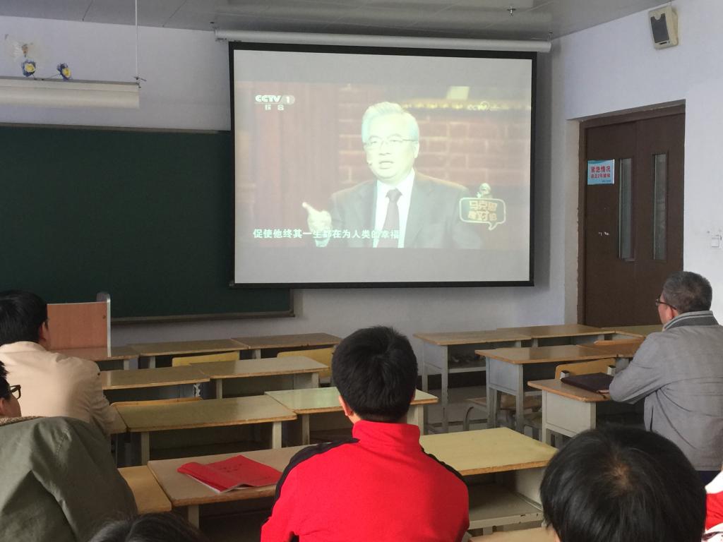 机械工程分院全体党员观看《马克思是对的》