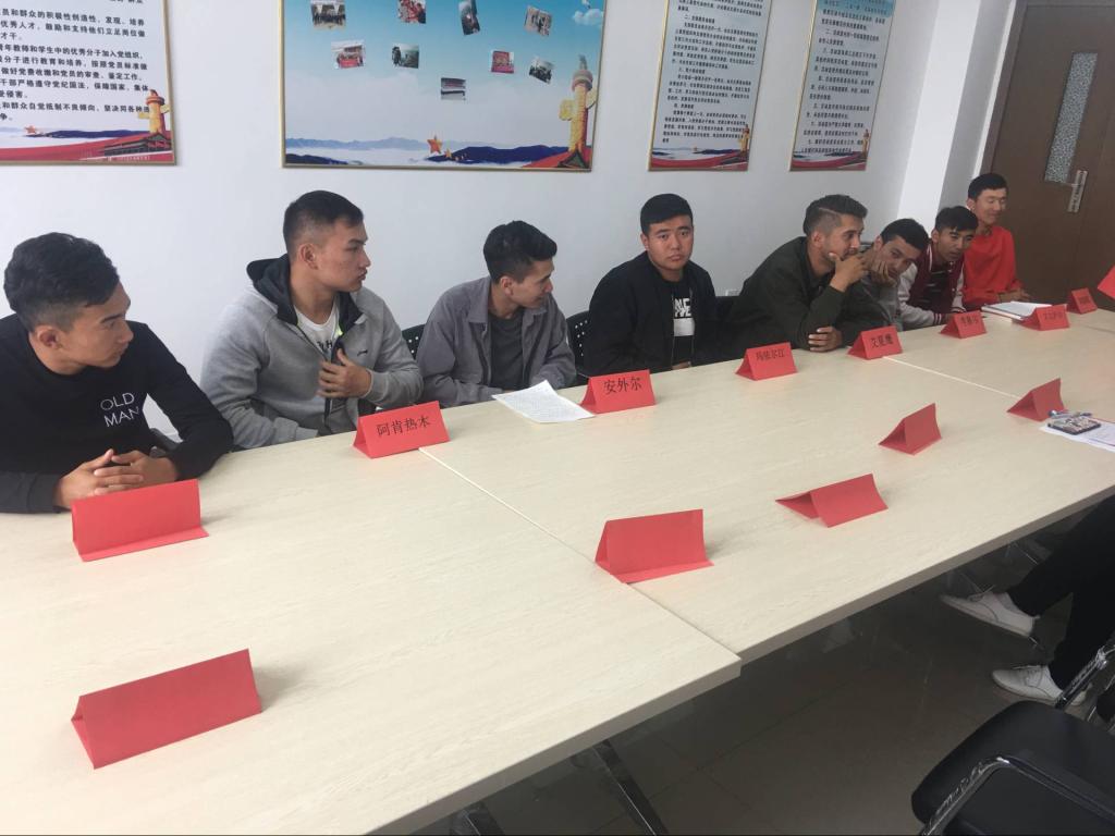 新疆学生畅谈学校生活