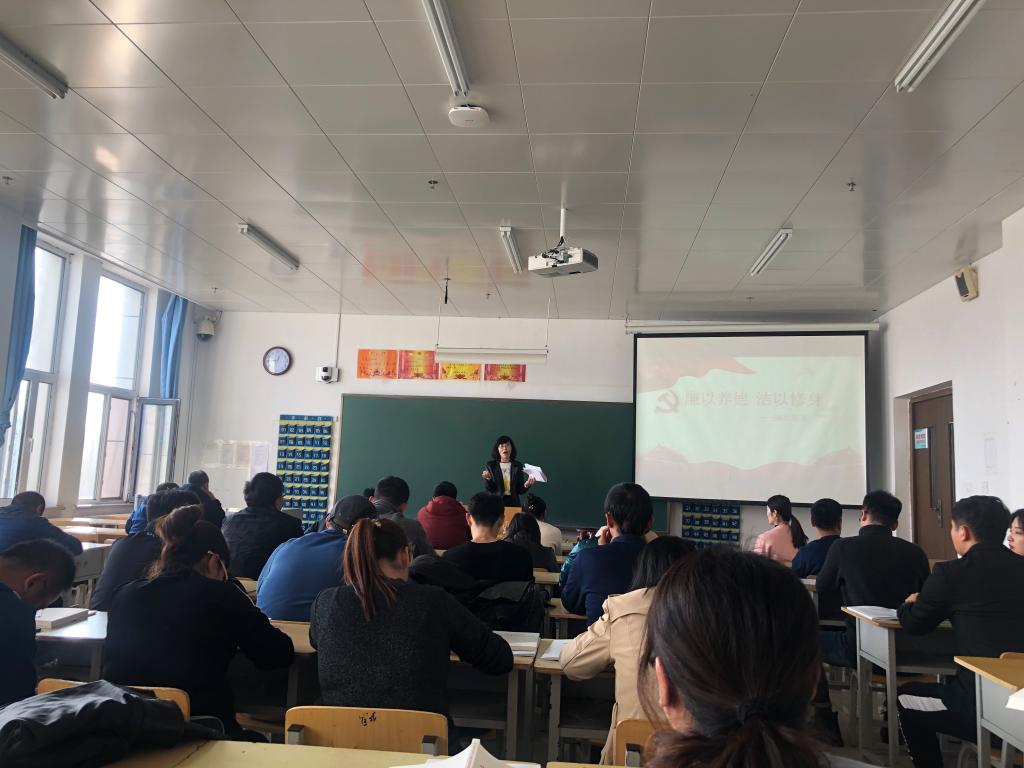 副院长李东侠同志发言