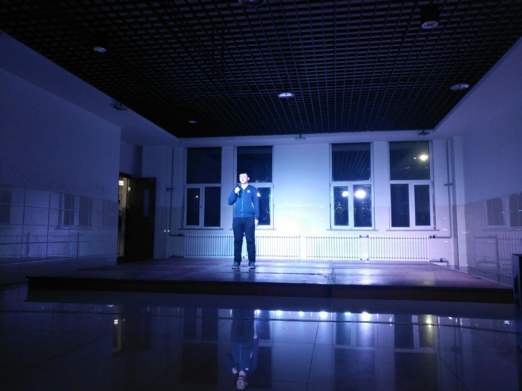 铁道工程技术1601班王靖毓在展示故事