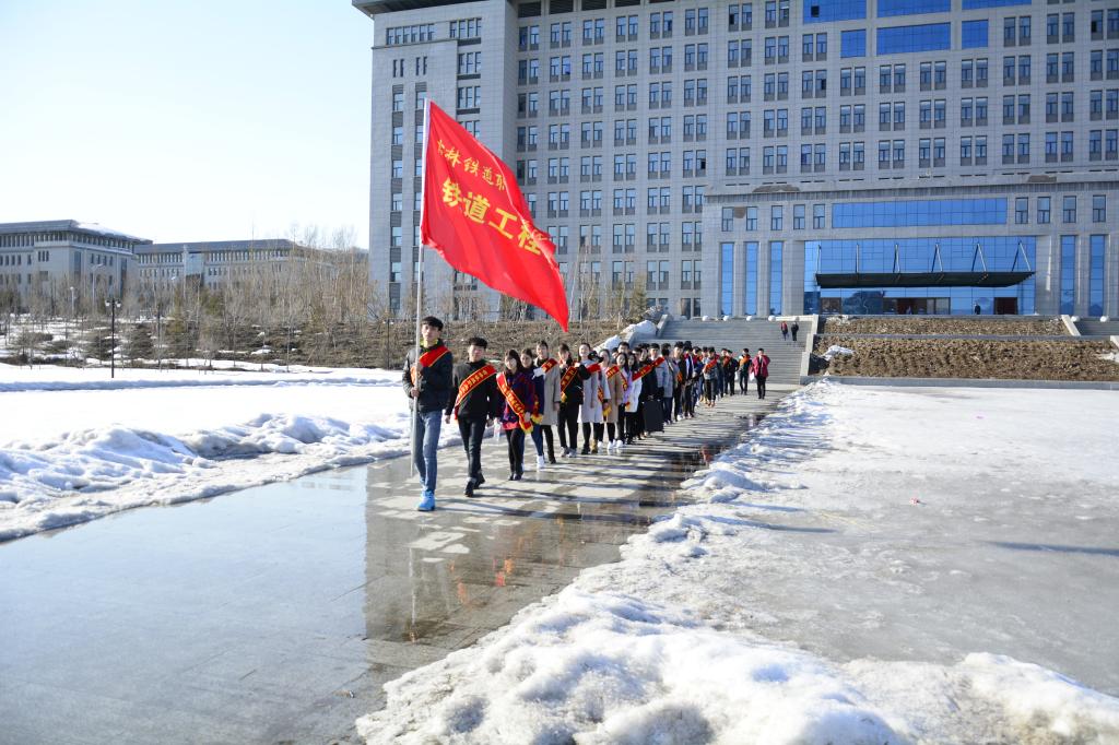 迎着春风,我们出发了!