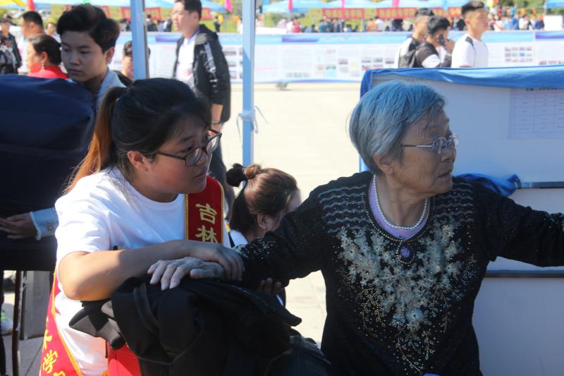 迎新接站工作现场