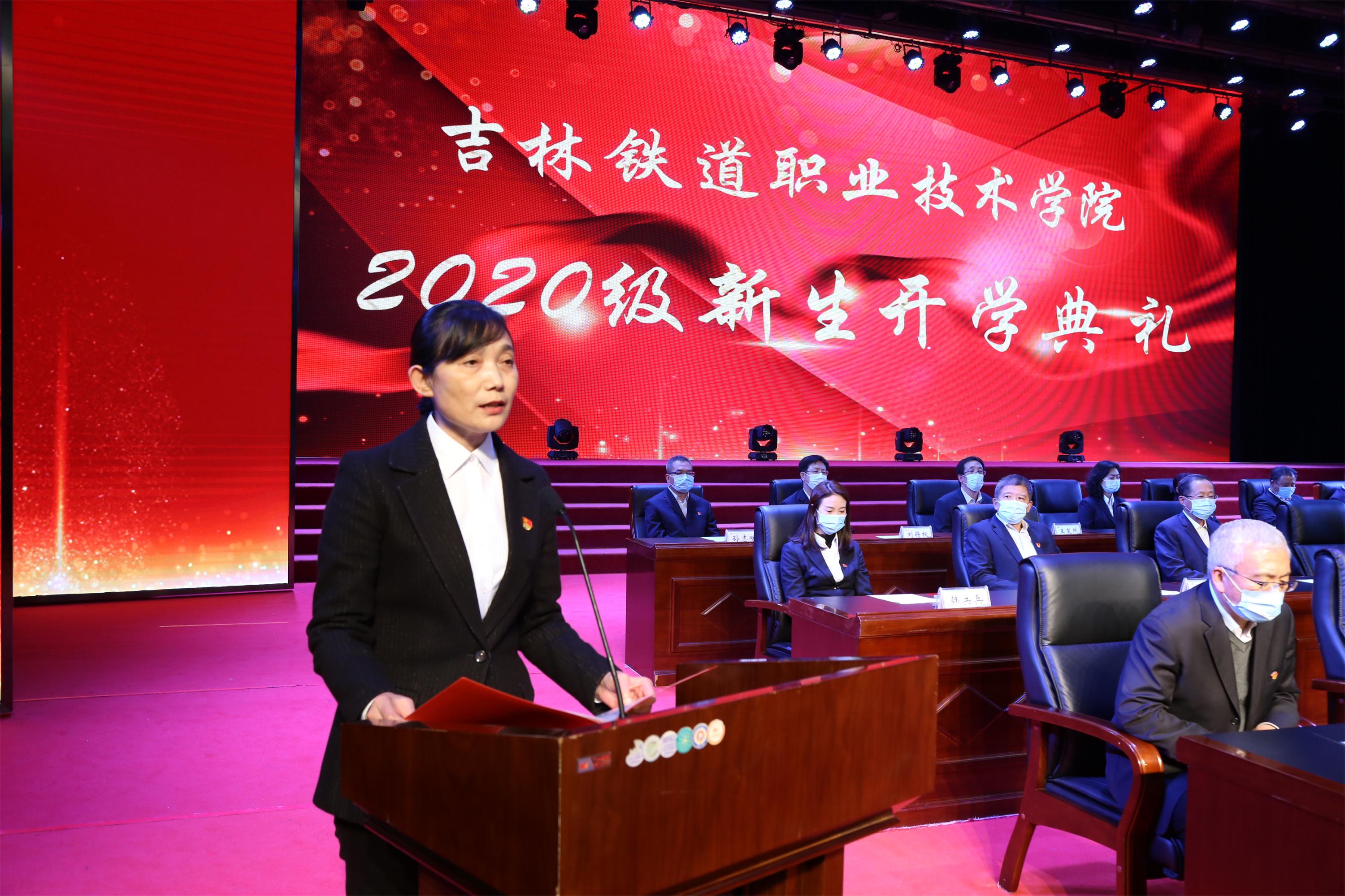 副校长张辉宣读表彰决定