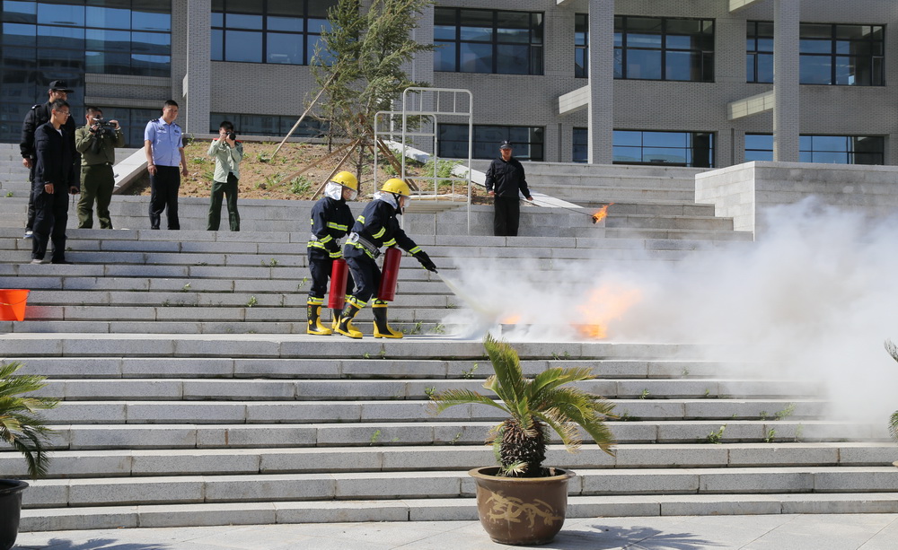 干粉灭火器灭火演练