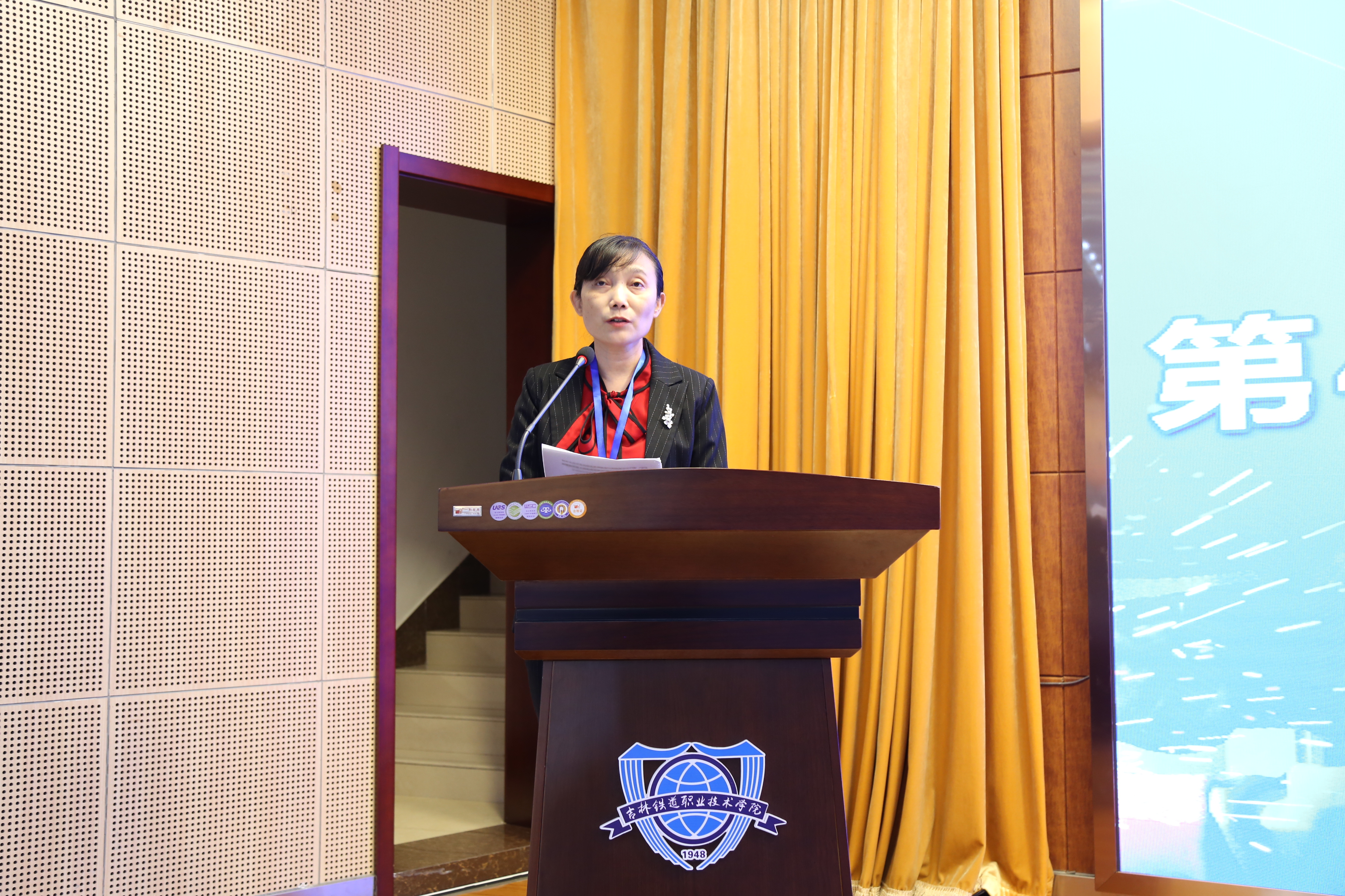 副校长张辉主持开幕式