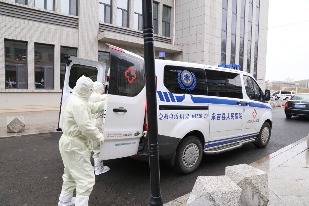 疾控中心120将发热“学生”转送至定点医疗机构诊疗