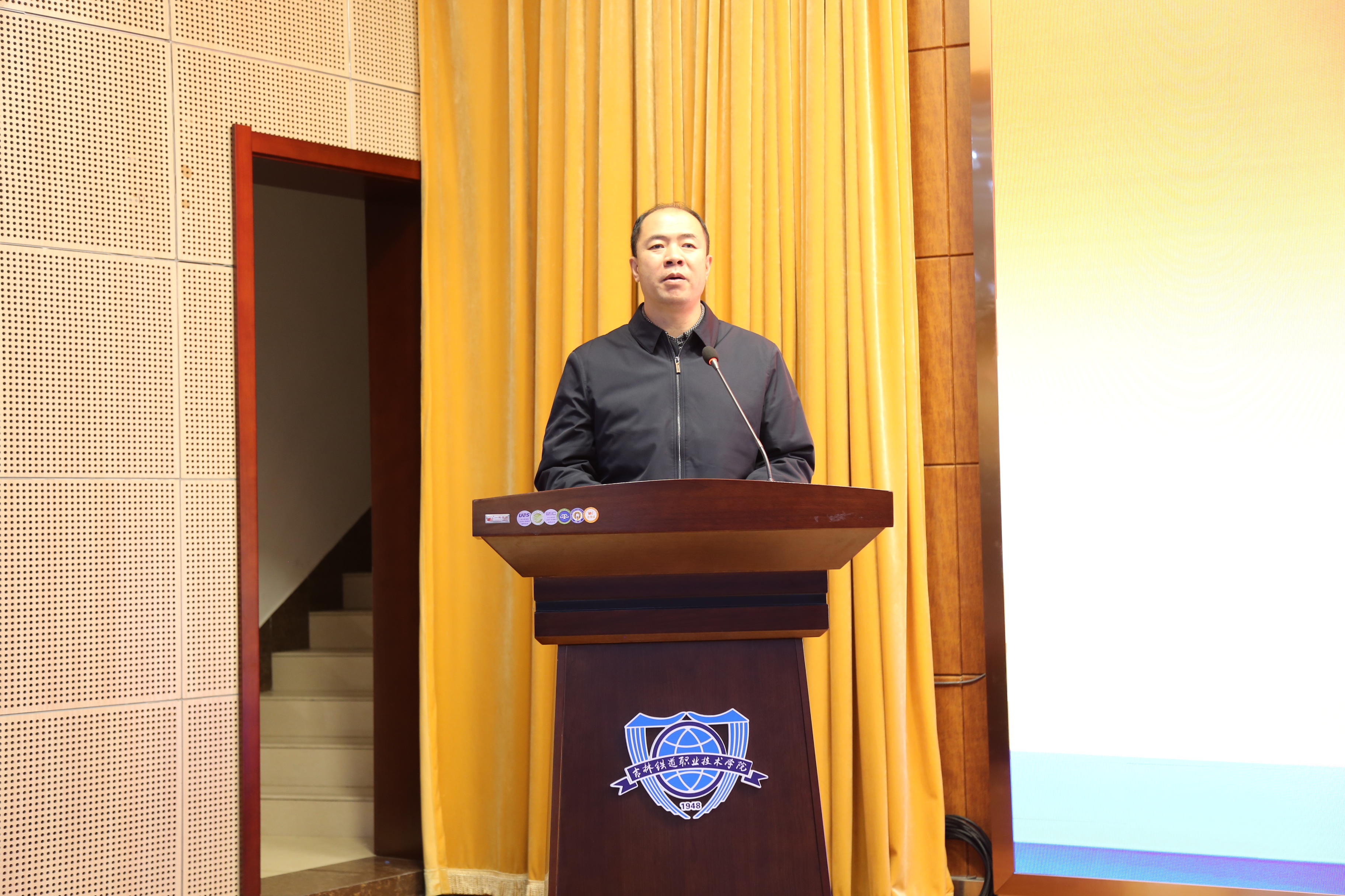 党委副书记、校长曹炳志讲话