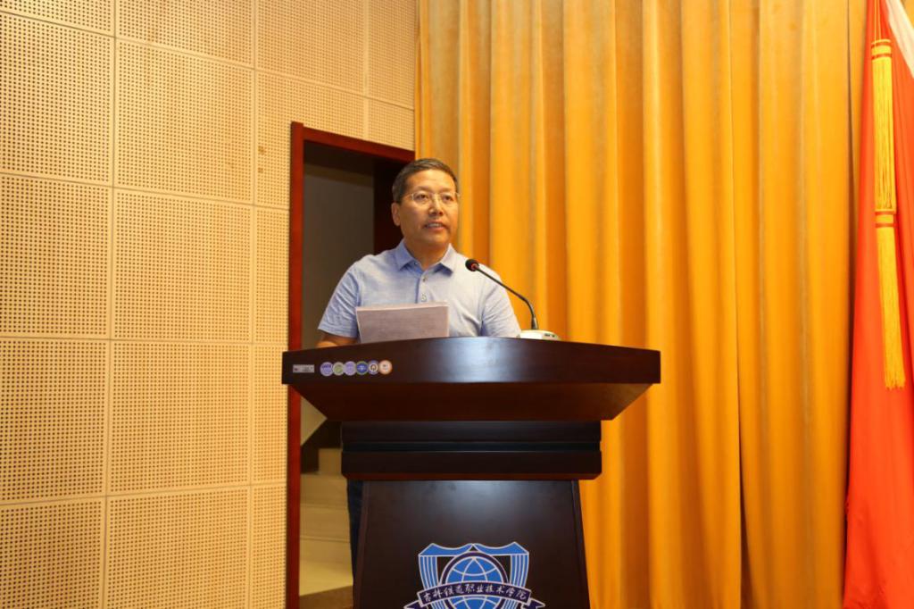 党委副书记徐彤宝同志主持交流汇报会