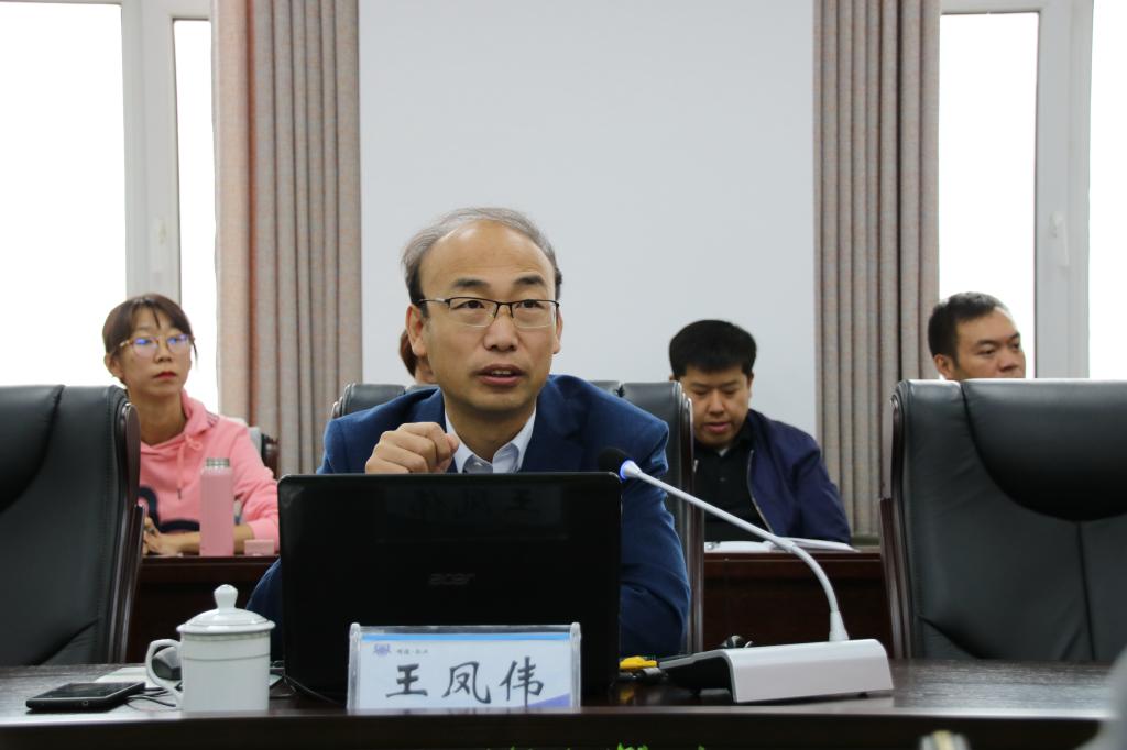 市委党校党史党建教研部主任王凤伟同志讲座中