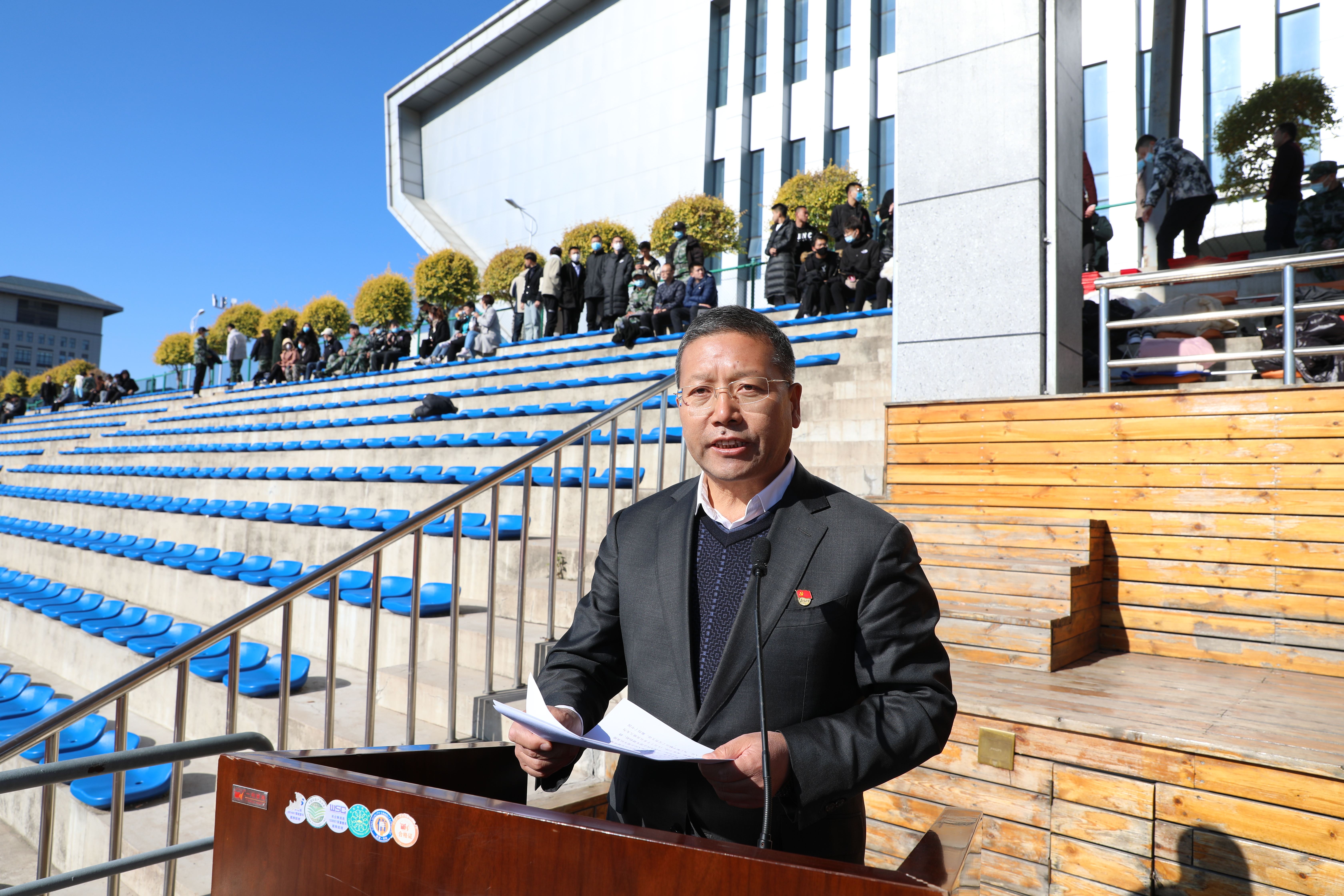 校党委副书记徐彤宝发表讲话