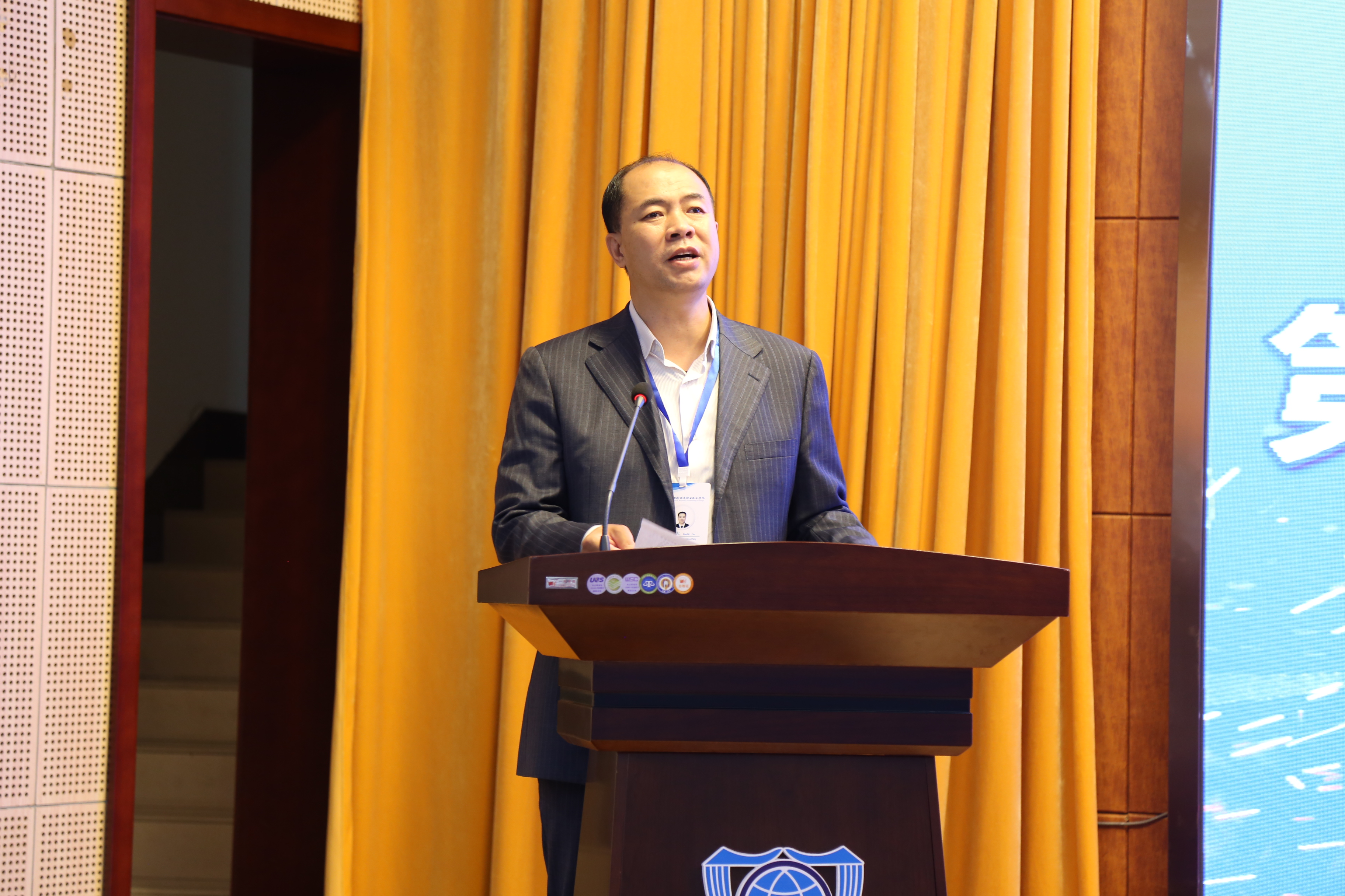 校长曹炳志致辞