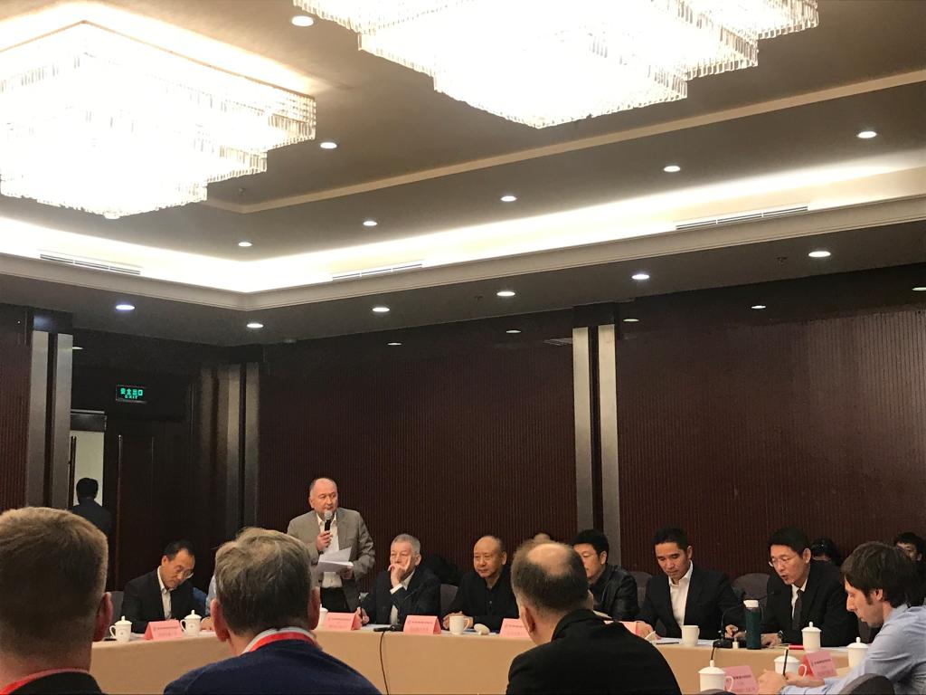 俄罗斯交通大学校国际联络副校长弗拉基米尔·尼古拉耶维奇·格拉兹科夫(Владимир Николаевич Глазков)讲话