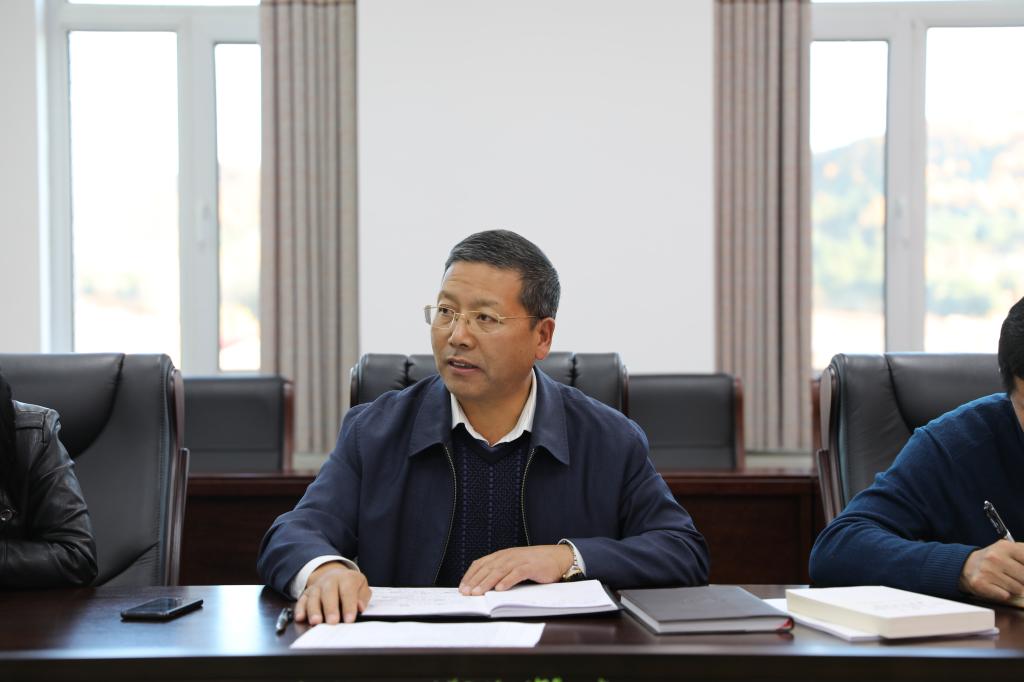 党委副书记徐彤宝主持会议