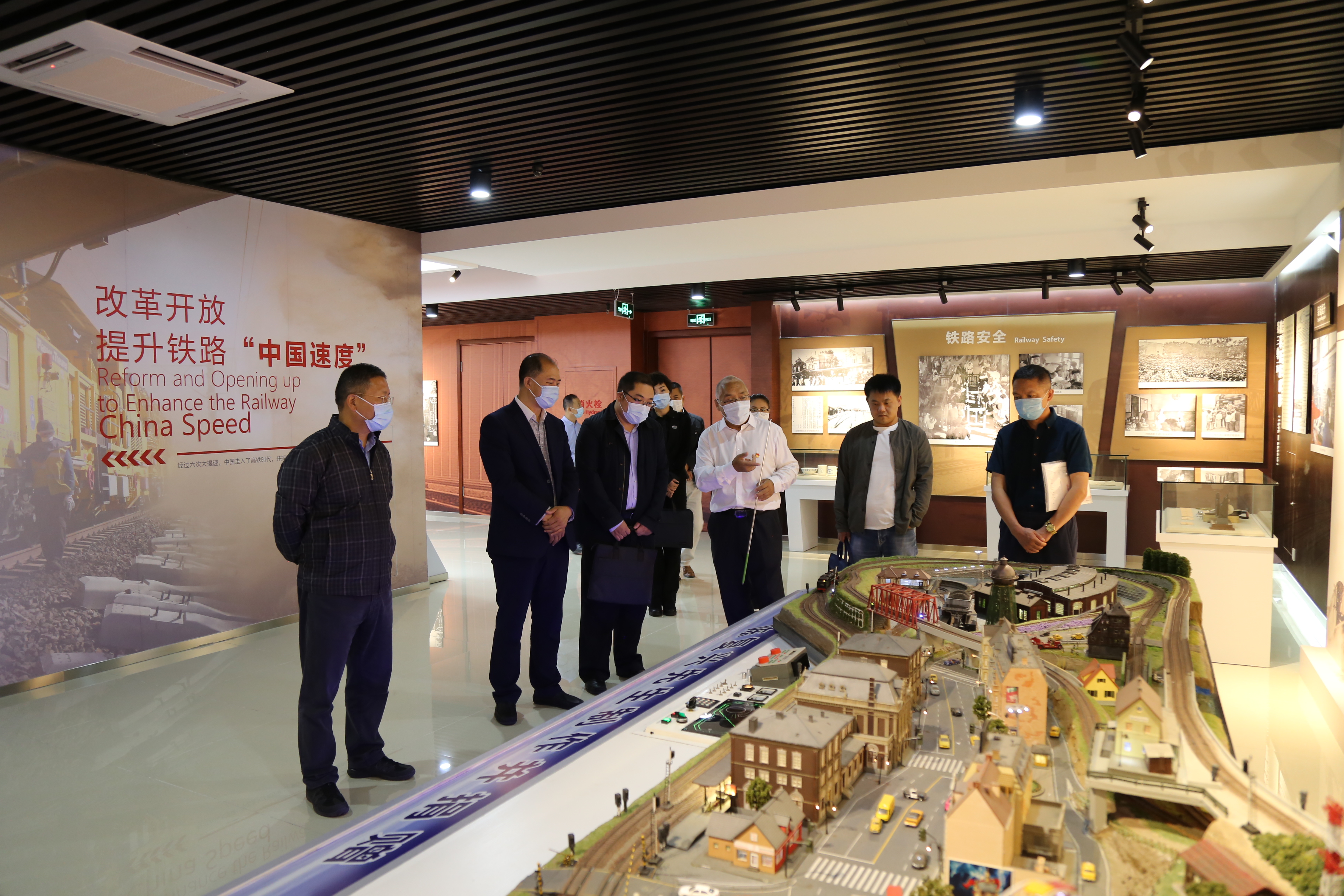 考核调研组一行在吉林铁路博物馆开展考核调研