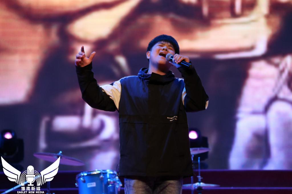 电气工程学院 王冠豪 《烛光里的妈妈》