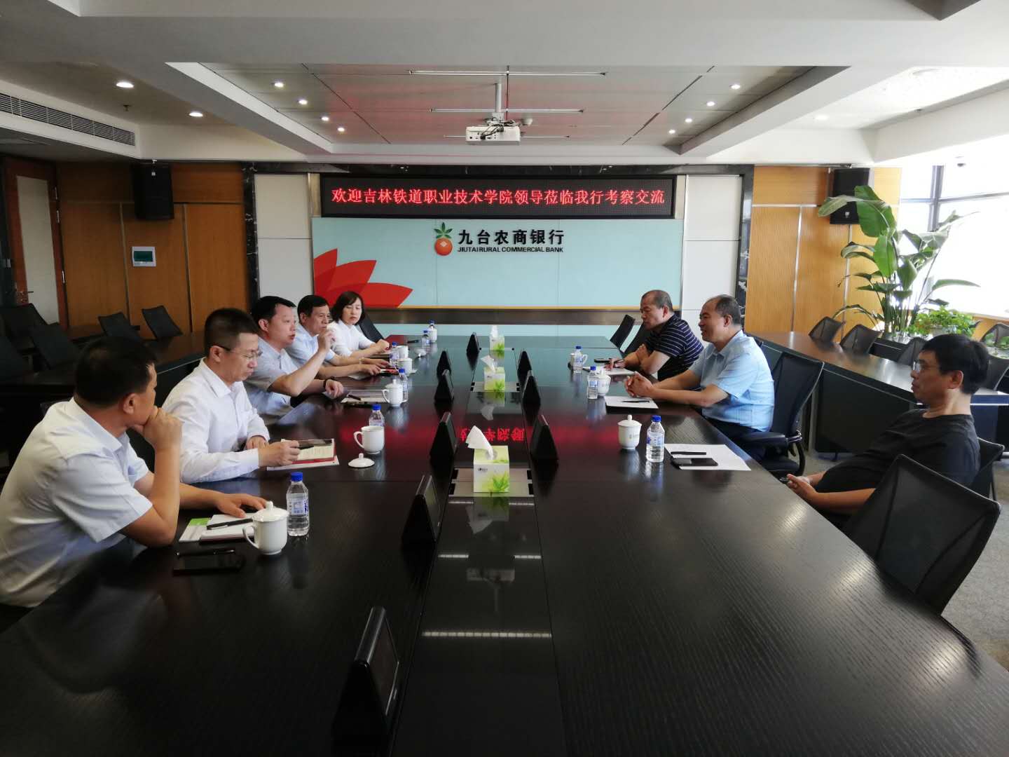 双方进行校企合作座谈会